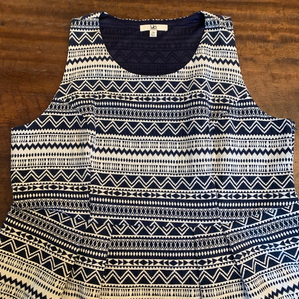 ModCloth dress textured fabric in navy and white 2x